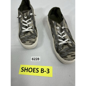 Womans Madden NYC Slipon Fashion Platform Sneakers 9.5 Heel Gray Camo